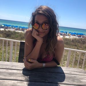 Meet your Posher, Reya